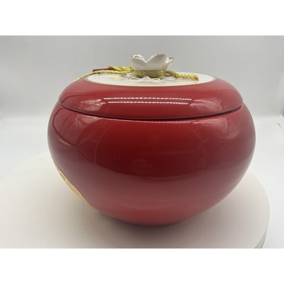Da Hong Pao Tea Porcelain (Empty) Red Jar with White Lotus Design and Lid - Picture 6 of 13